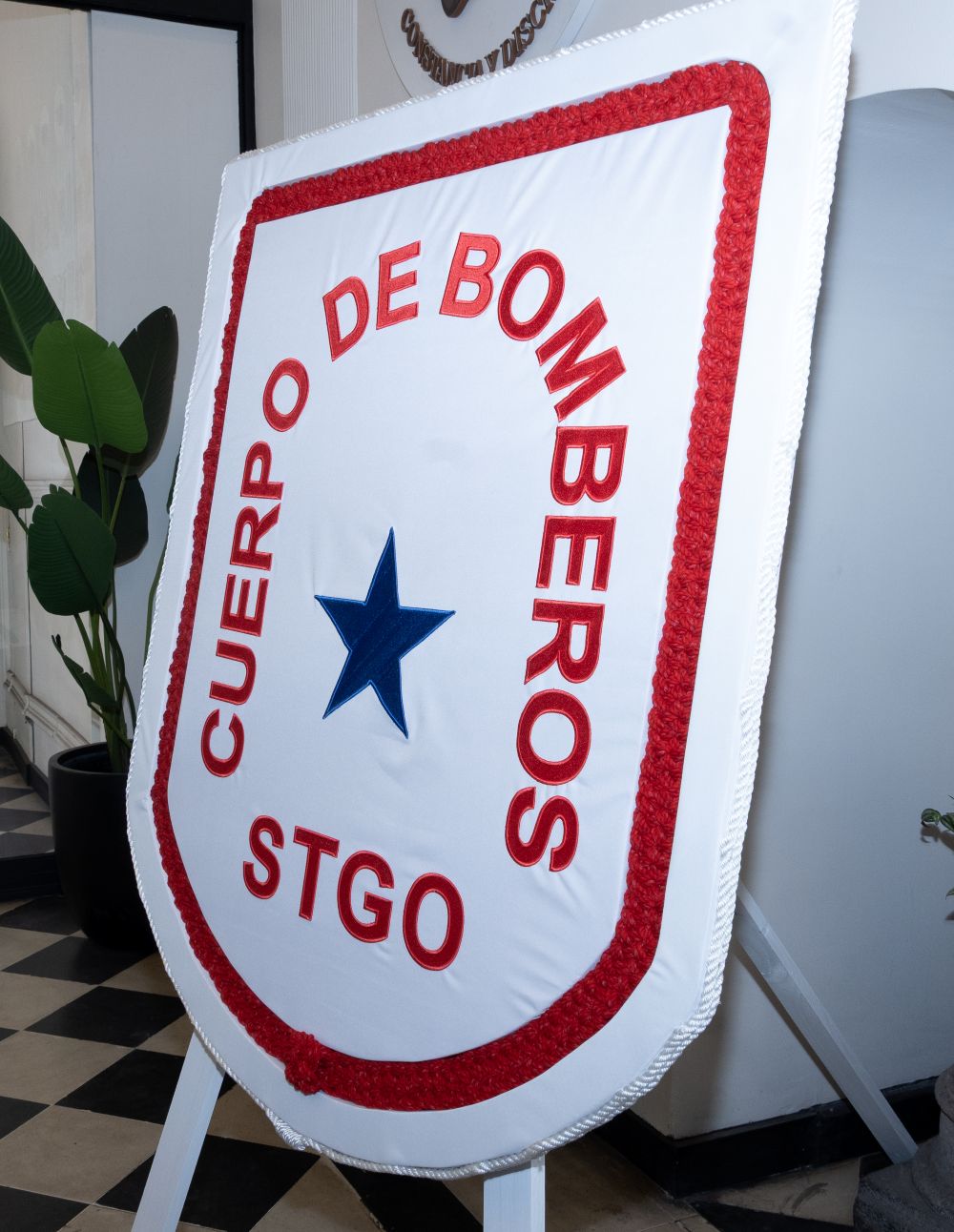 ofrenda cuerpo de bomberos santiago