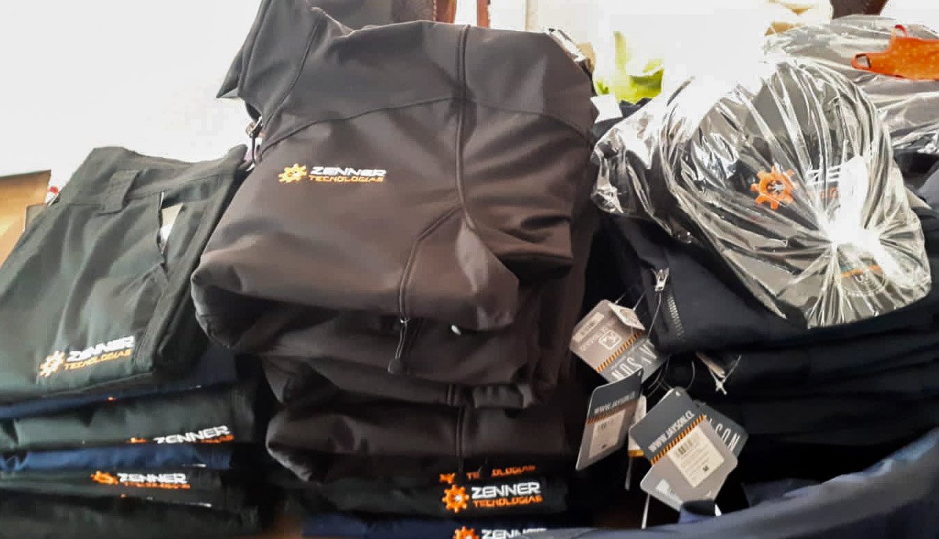 Ropa corporativa lista para despacho